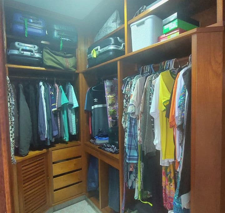 16 - CLOSET.jpeg